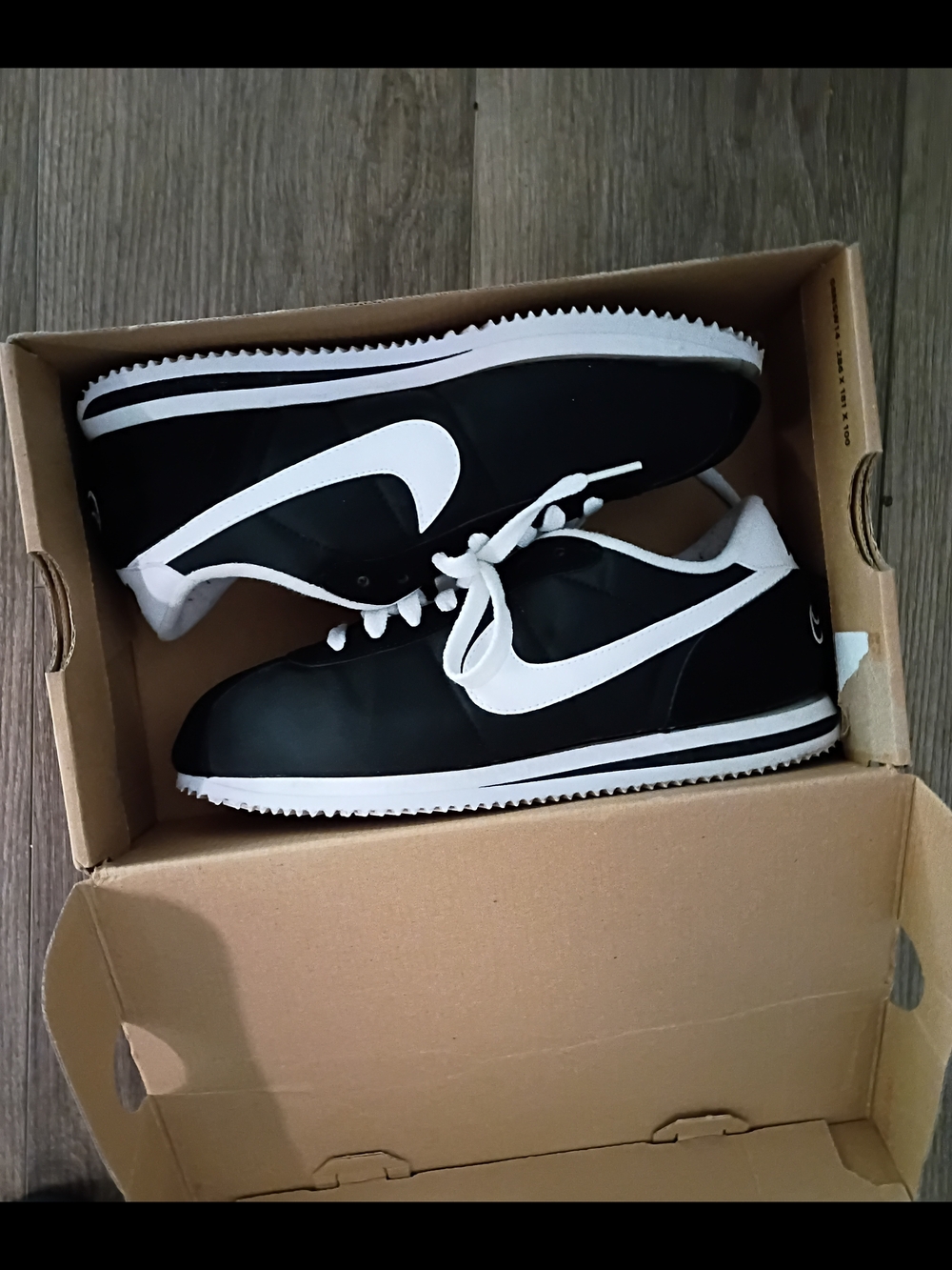 Nike Classic Black & White Sneakers - Picture 3 of 3